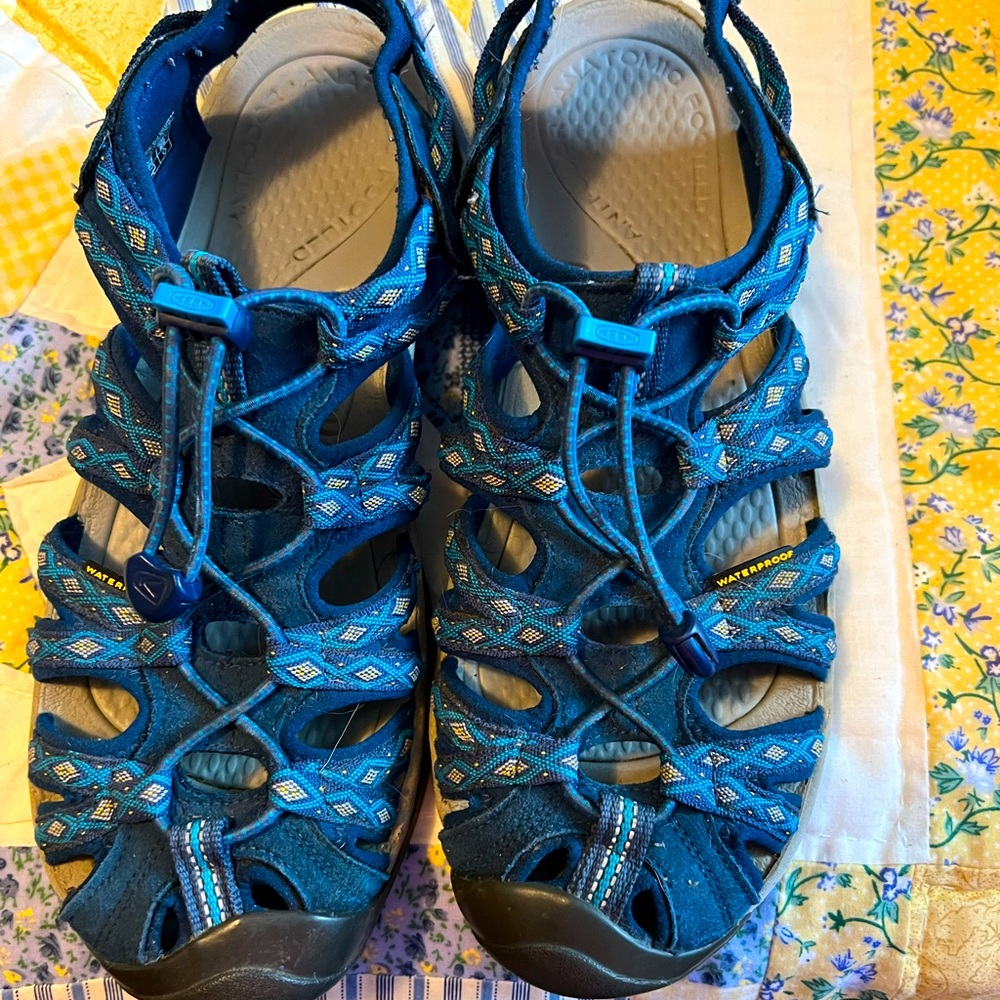 Keen whisper sandal  excellent condition gently worn